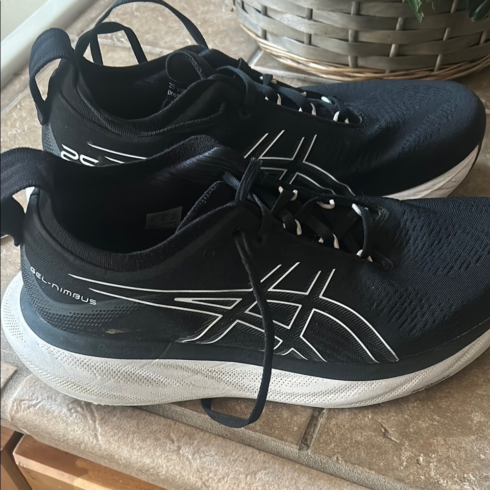 ASICS Gel-Nimbus Black Running Shoes